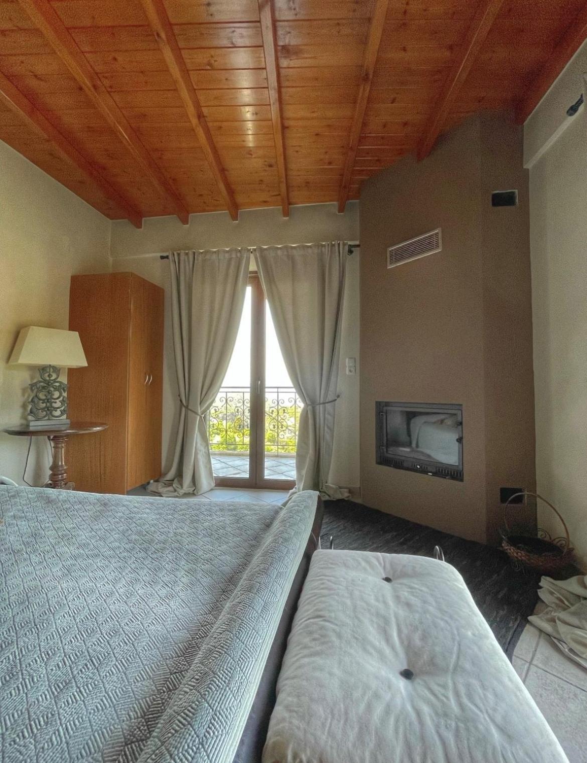 Xenonas Vasilikou Hotel Valtessiniko Ngoại thất bức ảnh